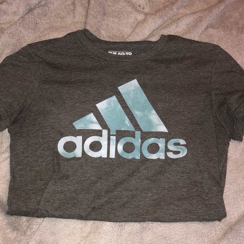 Adidas t-shirt size S